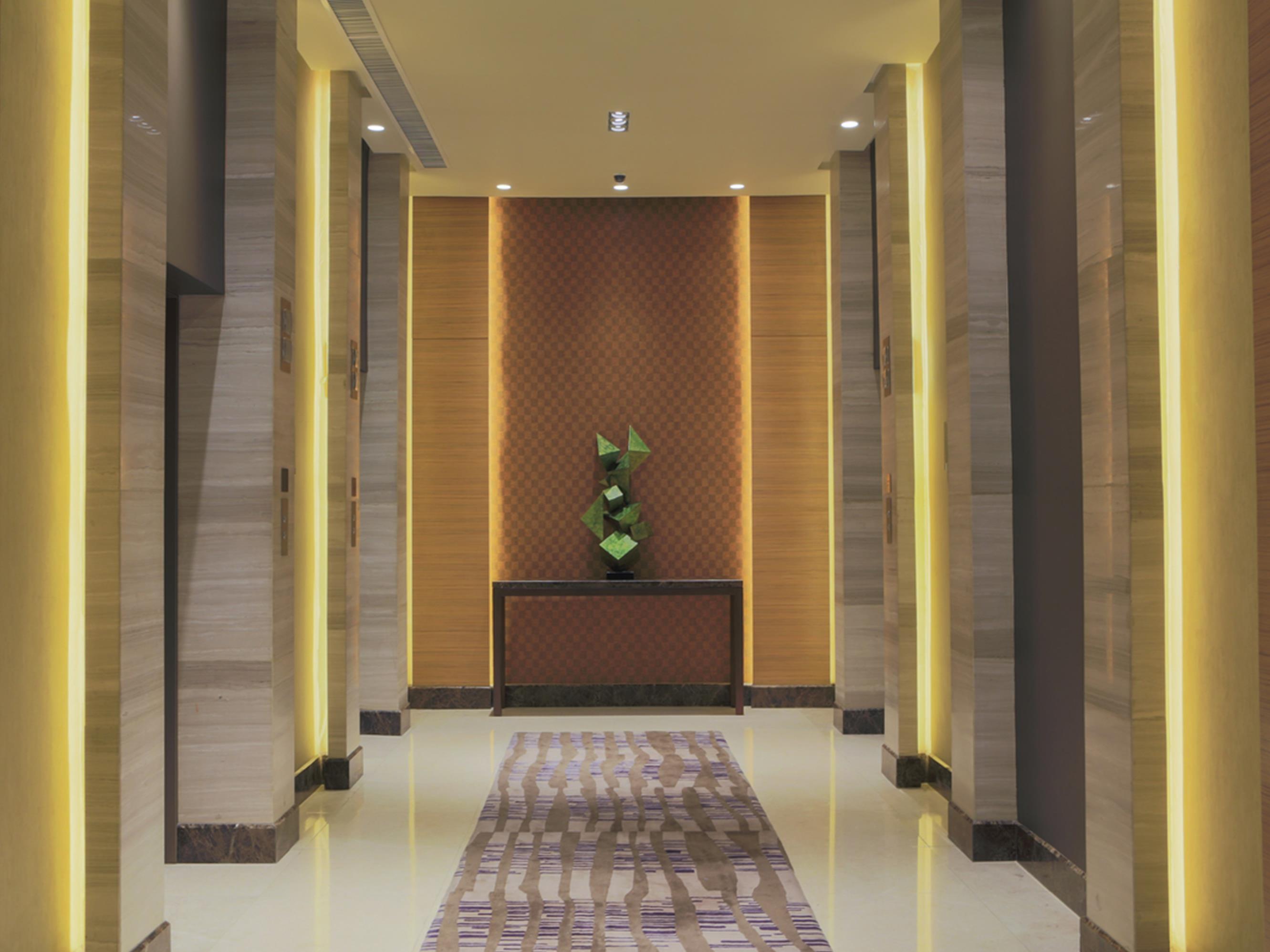 Holiday Inn & Suites Makati By Ihg Μακάτι Εξωτερικό φωτογραφία The interior of the hotel