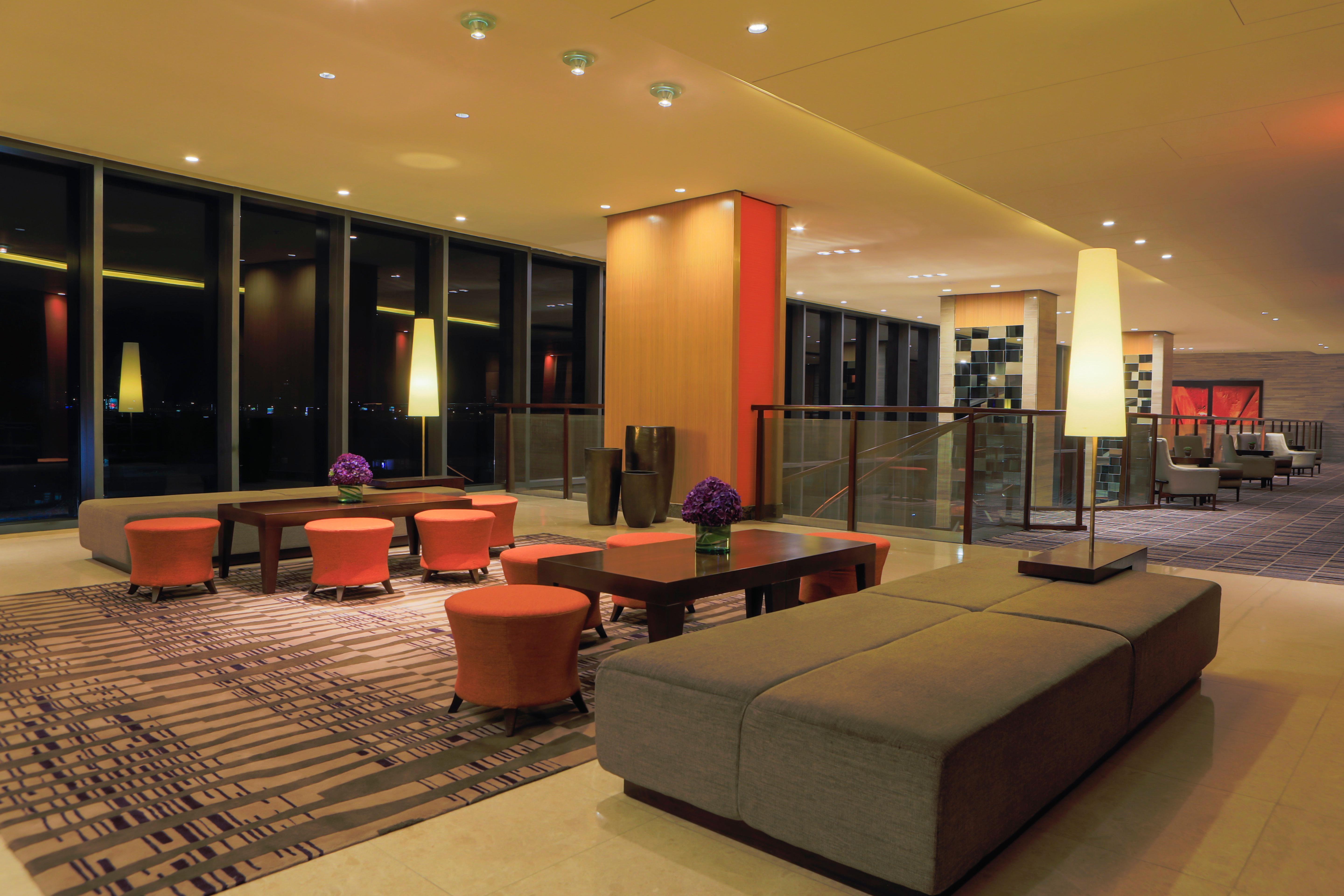 Holiday Inn & Suites Makati By Ihg Μακάτι Εξωτερικό φωτογραφία Lobby