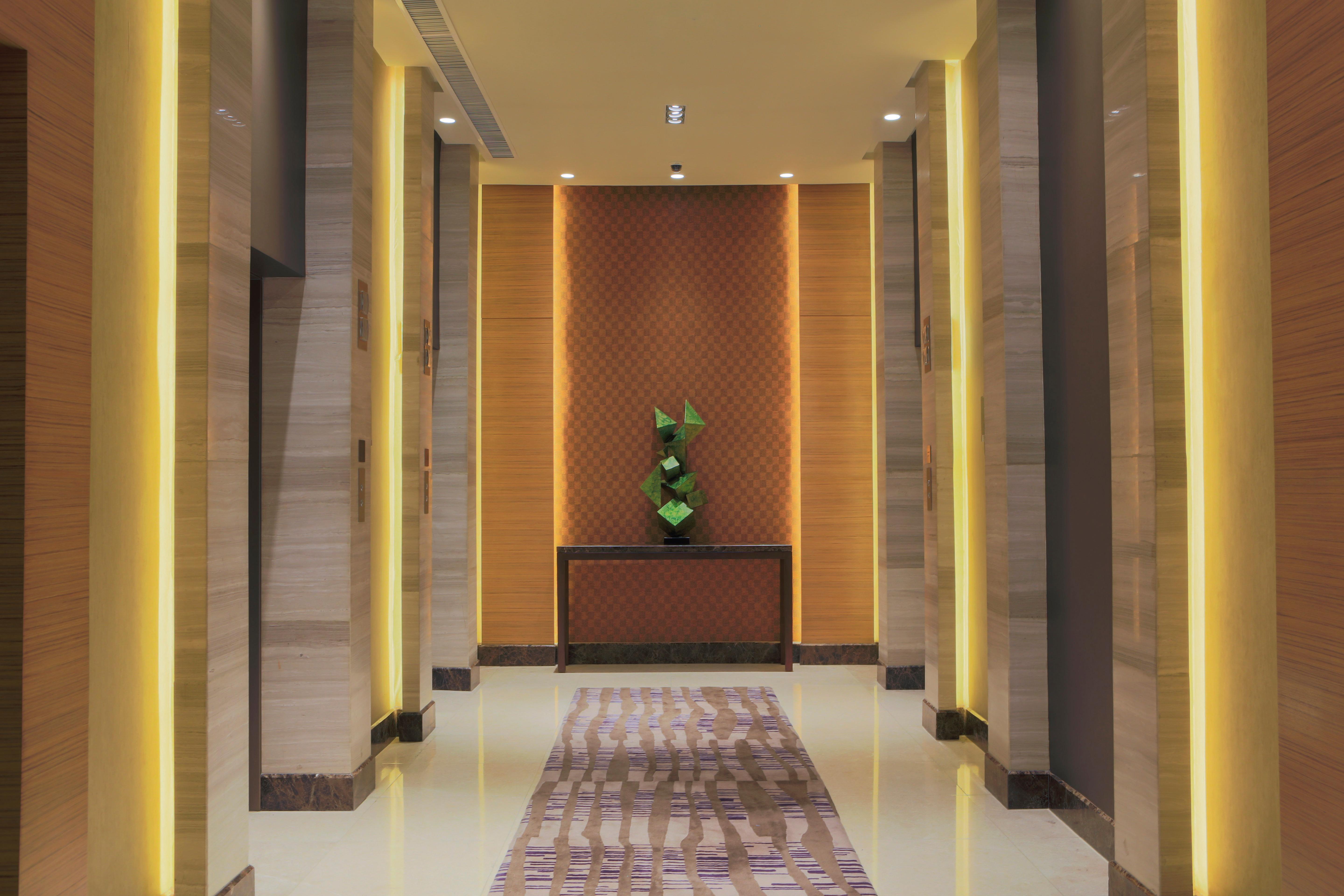 Holiday Inn & Suites Makati By Ihg Μακάτι Εξωτερικό φωτογραφία The interior of the hotel