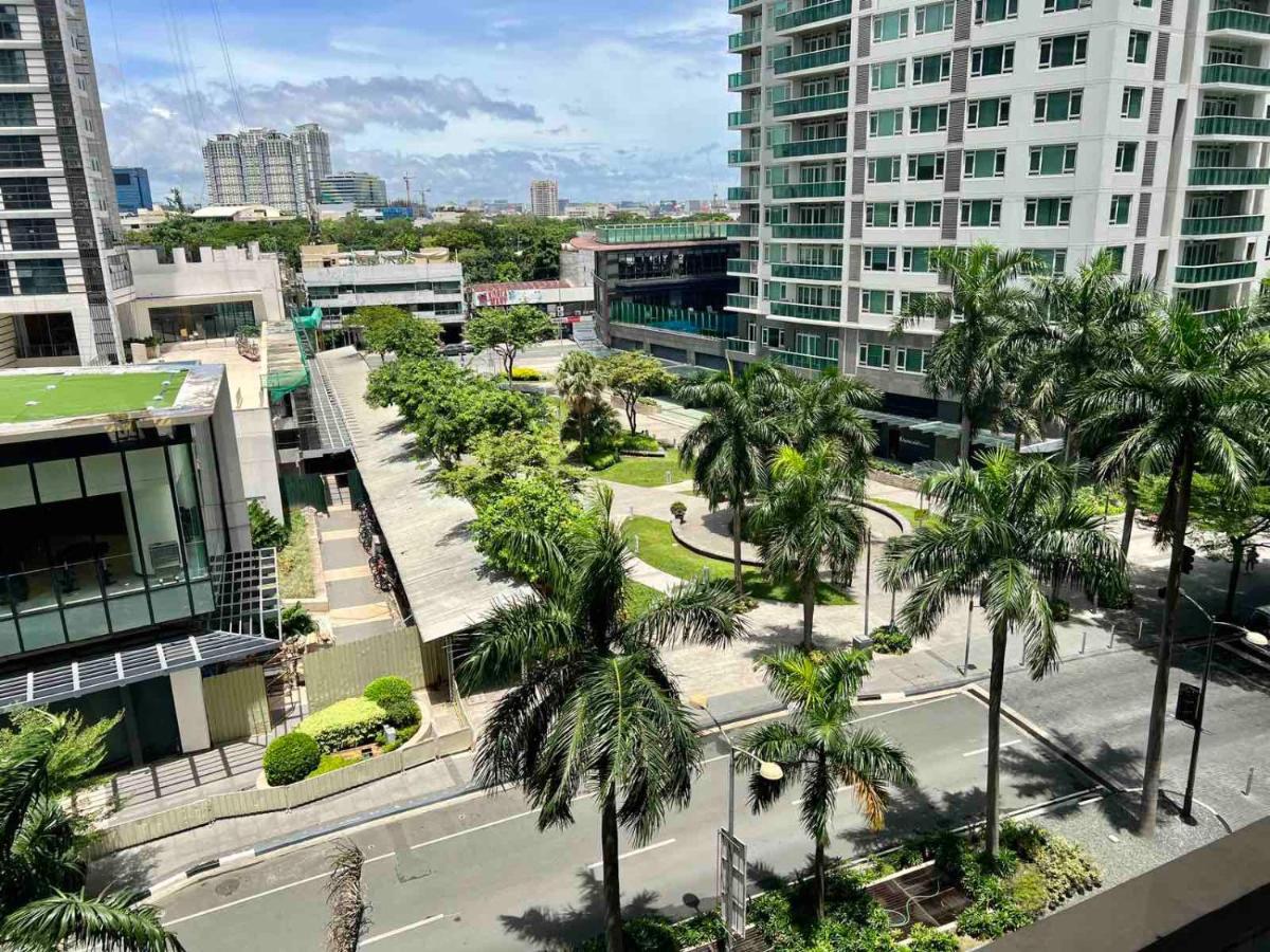 Holiday Inn & Suites Makati By Ihg Μακάτι Εξωτερικό φωτογραφία Rockwell Center