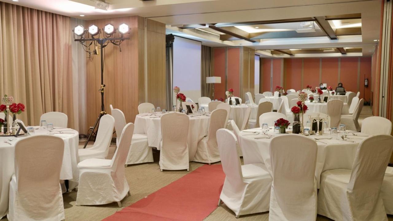 Holiday Inn & Suites Makati By Ihg Μακάτι Εξωτερικό φωτογραφία A wedding reception