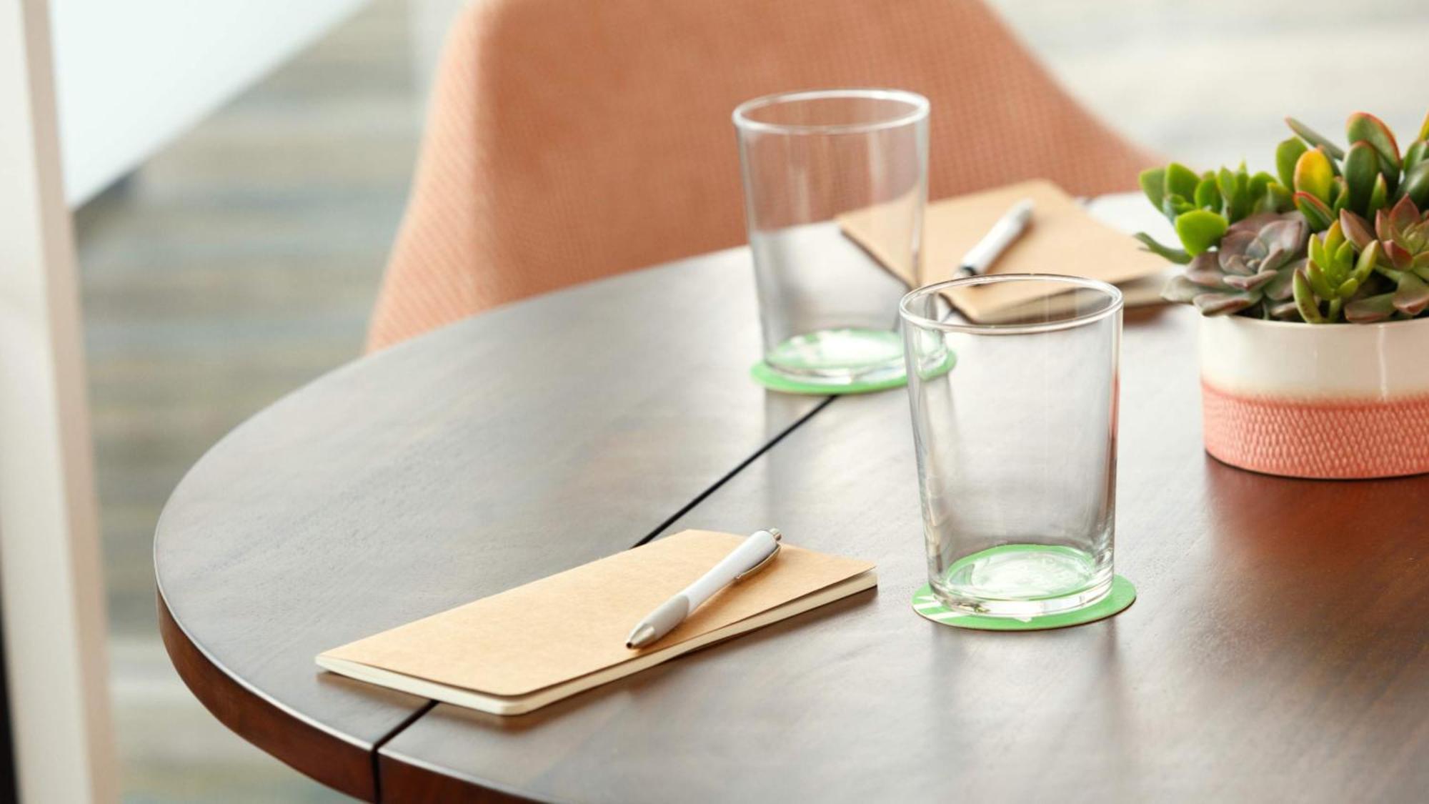 Holiday Inn & Suites Makati By Ihg Μακάτι Εξωτερικό φωτογραφία Drink coasters