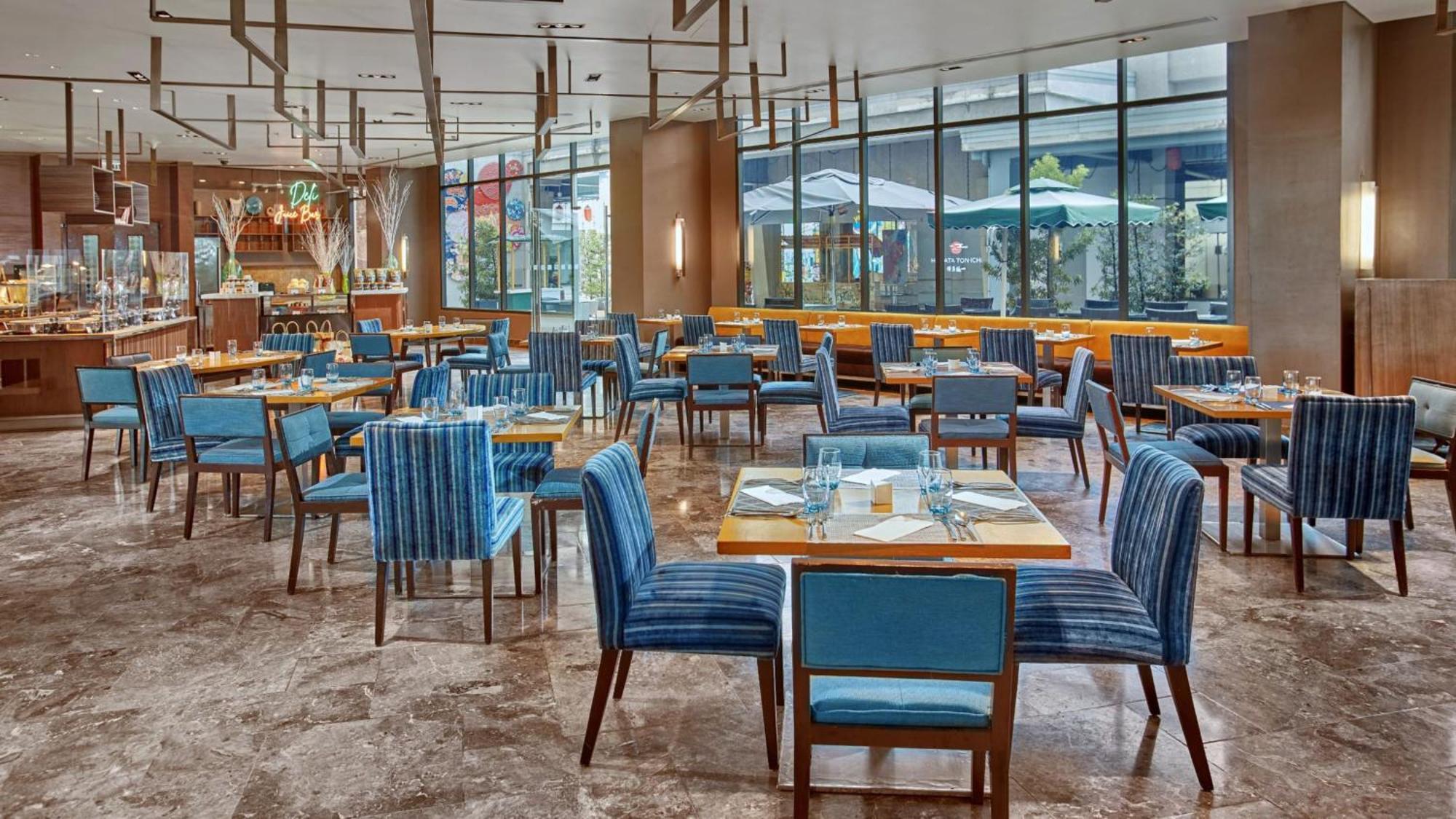 Holiday Inn & Suites Makati By Ihg Μακάτι Εξωτερικό φωτογραφία The restaurant