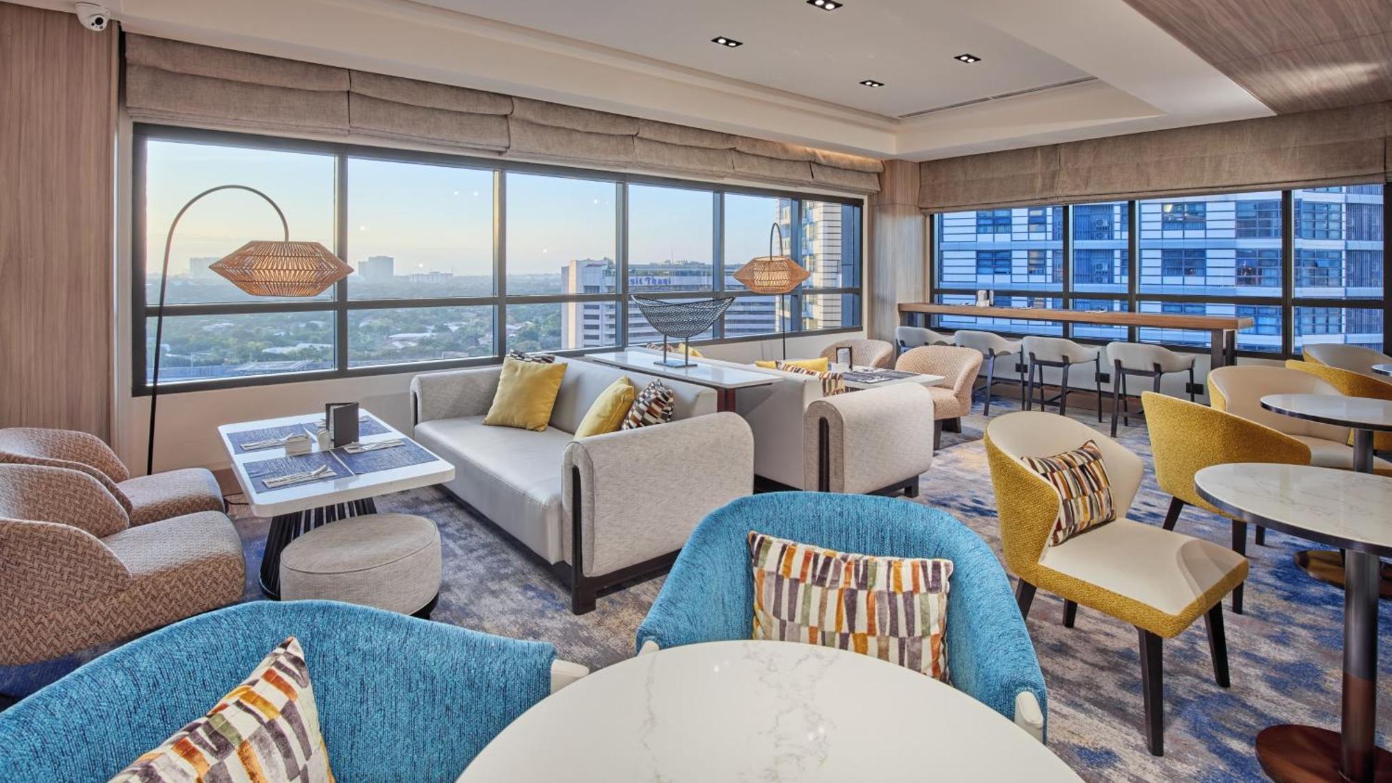 Holiday Inn & Suites Makati By Ihg Μακάτι Εξωτερικό φωτογραφία