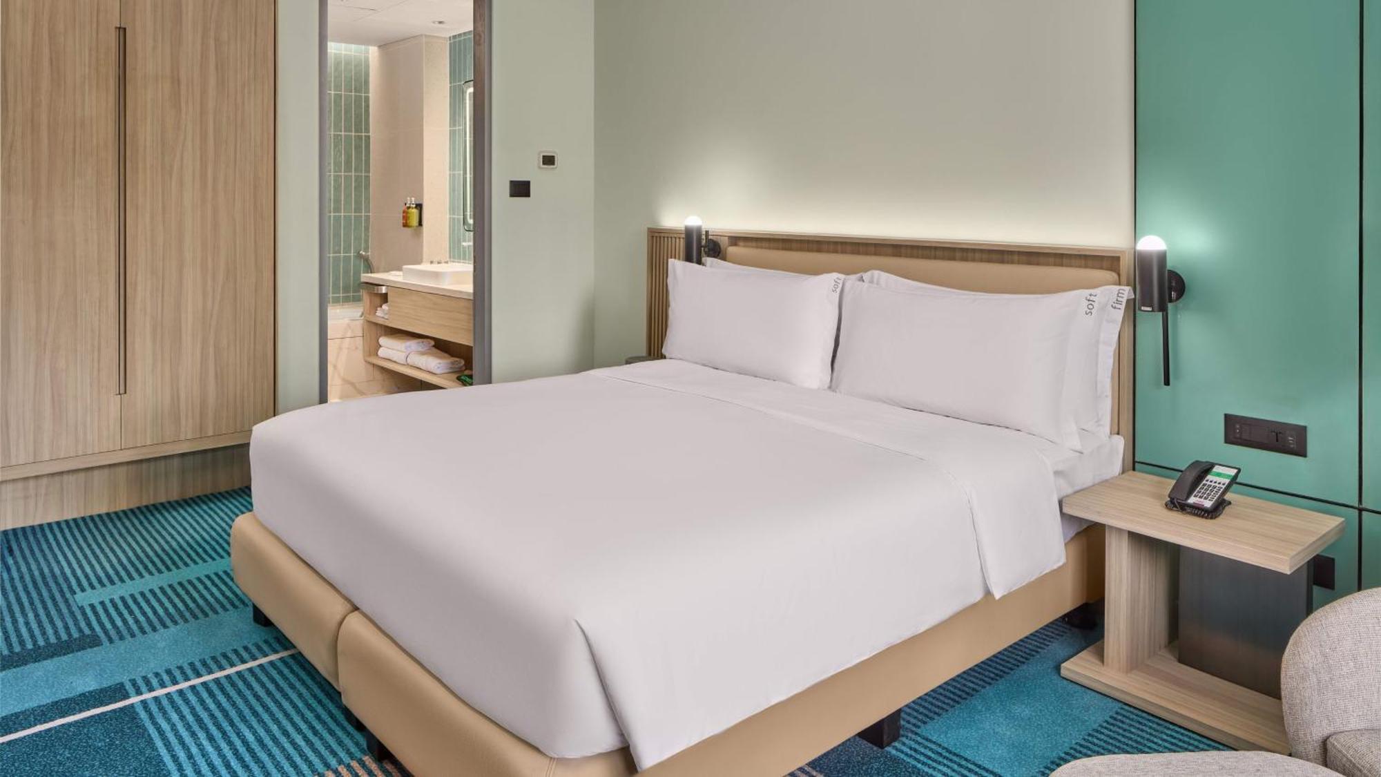 Holiday Inn & Suites Makati By Ihg Μακάτι Εξωτερικό φωτογραφία
